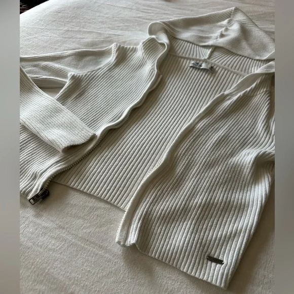 Hollister white cropped zip front hoodie. Size medium. - Picture 3 of 3